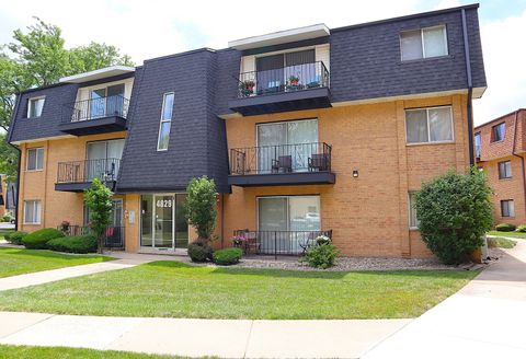 Photo of 4829 W 109th Street #203, Oak Lawn, IL 60453 (MLS # 12510853)