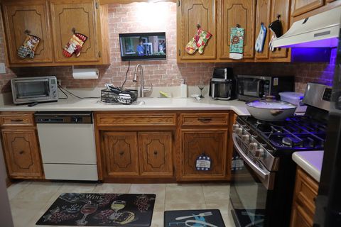 Tiny photo for 4829 W 109th Street #203, Oak Lawn, IL 60453 (MLS # 12510853)