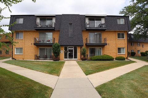 Tiny photo for 4829 W 109th Street #203, Oak Lawn, IL 60453 (MLS # 12510853)