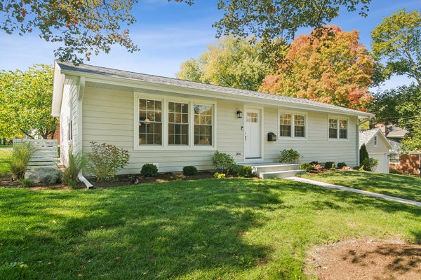 640 PRAIRIE AVE, BARRINGTON, IL 60010 - Image ceeec1c88977ea8c824a9a3e785dbd33/212687932