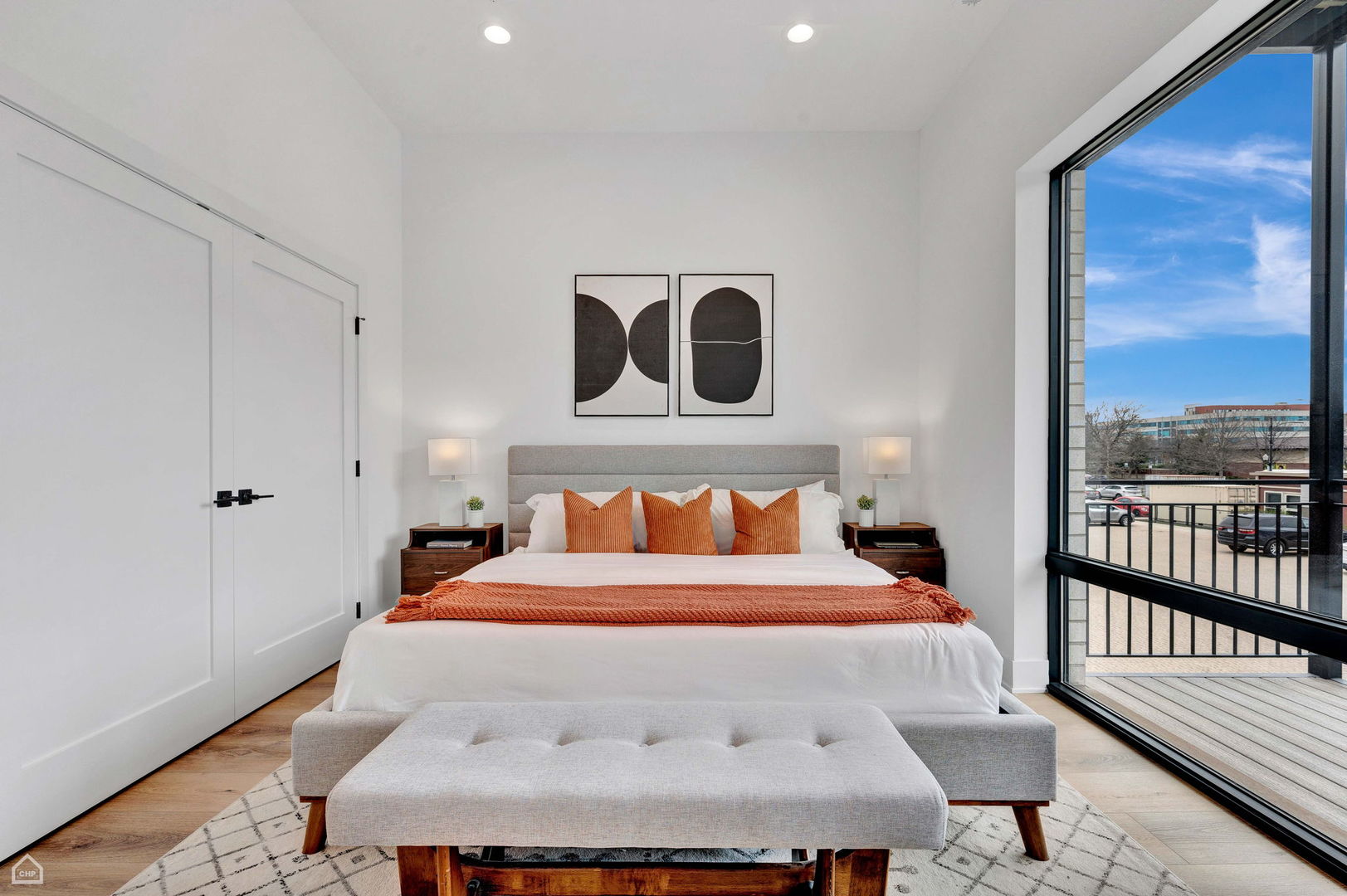 Chicago, Illinois 60608, United States, 3 Bedrooms Bedrooms, ,2 BathroomsBathrooms,Residential,Active,244053