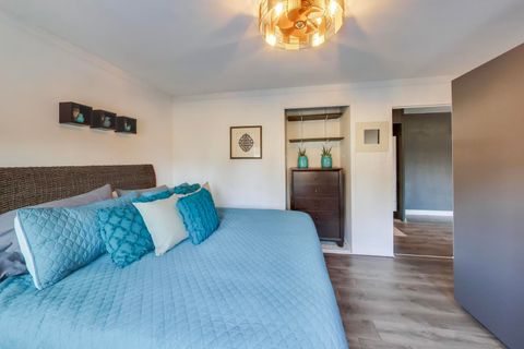 Tiny photo for 700 W Bittersweet Place #210, Chicago, IL 60613 (MLS # 12614714)