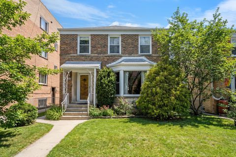 Photo of 5706 N Mozart Street, Chicago, IL 60659 (MLS # 12565634)