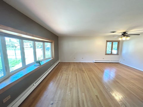 Tiny photo for 533 Woodview Avenue, Elk Grove Village, IL 60007 (MLS # 12786504)