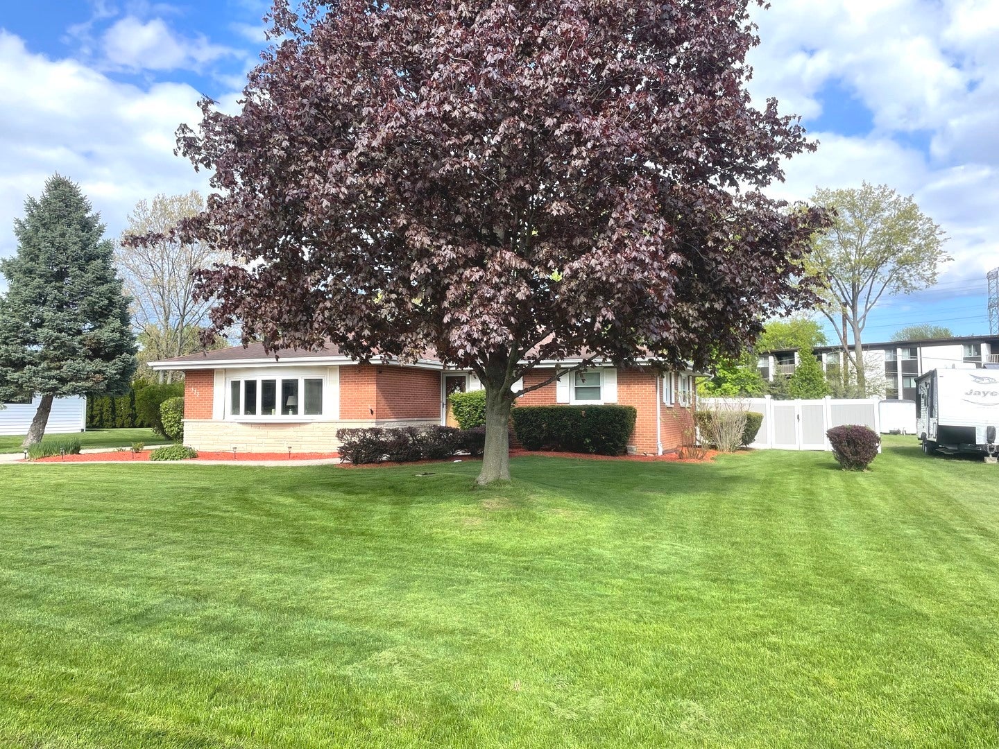 533 Woodview Avenue