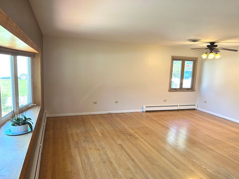 Tiny photo for 533 Woodview Avenue, Elk Grove Village, IL 60007 (MLS # 12786504)