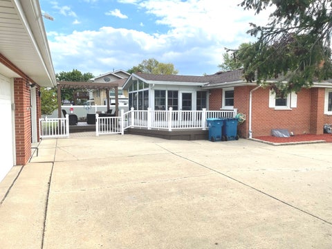 Tiny photo for 533 Woodview Avenue, Elk Grove Village, IL 60007 (MLS # 12786504)