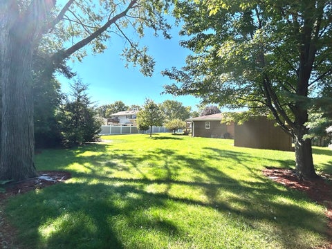 Tiny photo for 533 Woodview Avenue, Elk Grove Village, IL 60007 (MLS # 12786504)