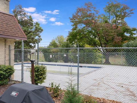 Tiny photo for 7211 Wolf Road #301A, Indian Head Park, IL 60525 (MLS # 12521083)