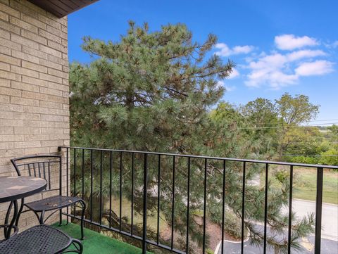 Tiny photo for 7211 Wolf Road #301A, Indian Head Park, IL 60525 (MLS # 12521083)