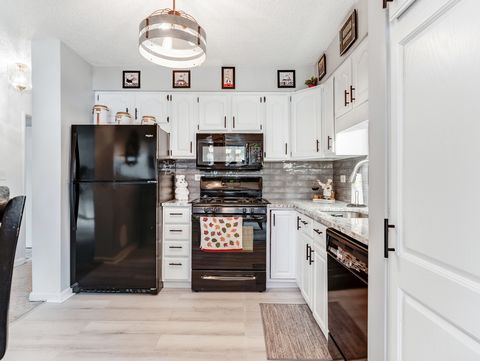 Tiny photo for 7211 Wolf Road #301A, Indian Head Park, IL 60525 (MLS # 12521083)