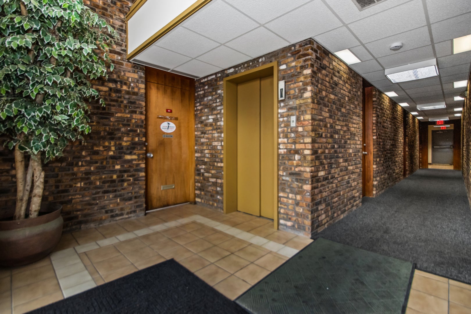315-345 W Northwest Highway 335