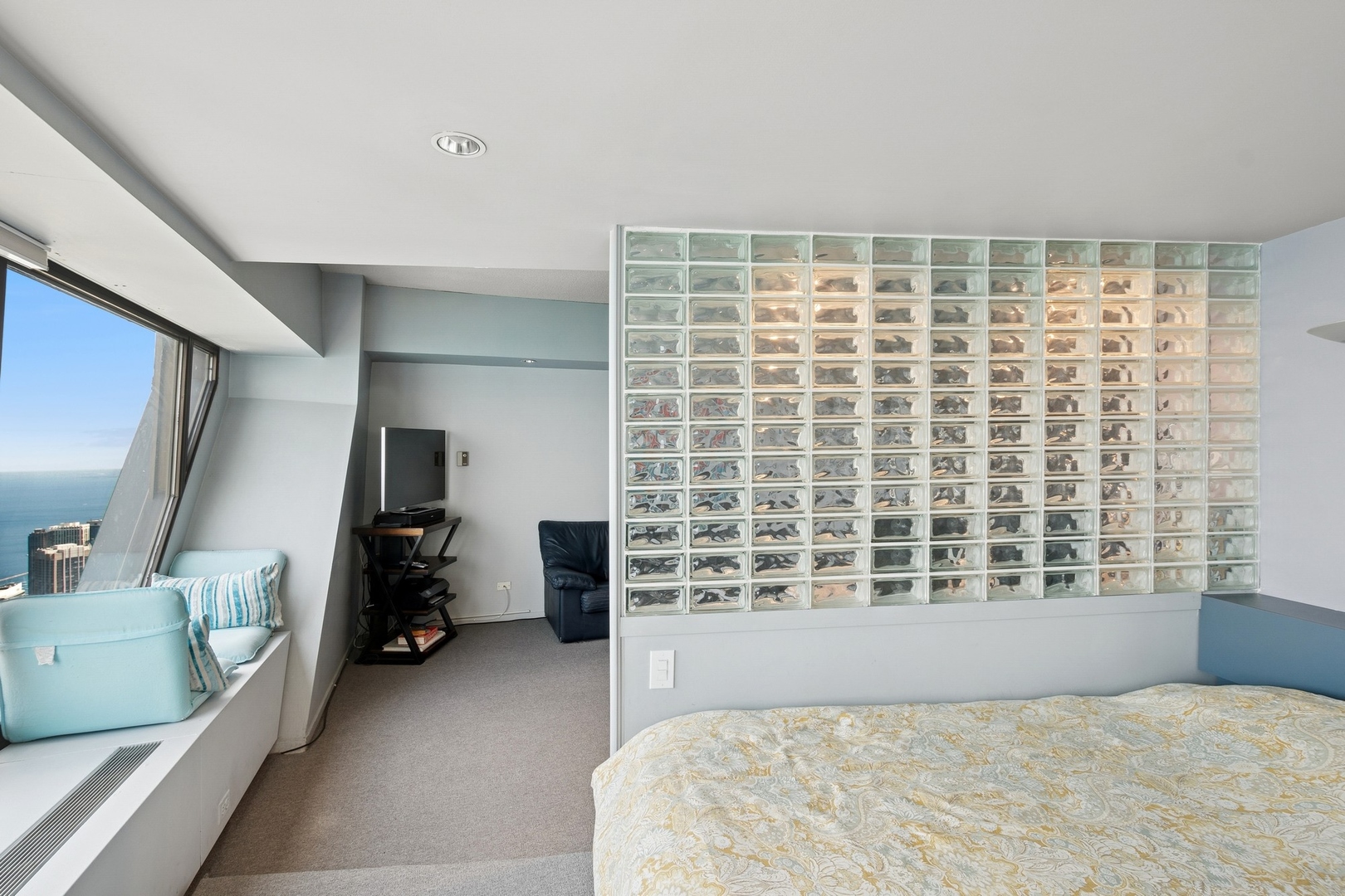 175 E Delaware Place 8305