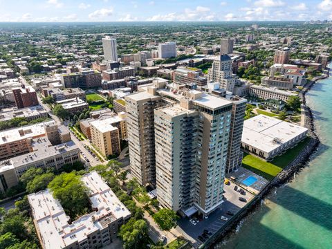 Tiny photo for 6301 N Sheridan Road #11R, Chicago, IL 60660 (MLS # 12475910)