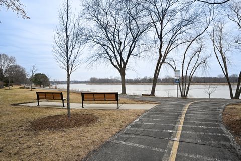 Tiny photo for 2012 N Silver Lake Road #2012, Arlington Heights, IL 60004 (MLS # 12579272)