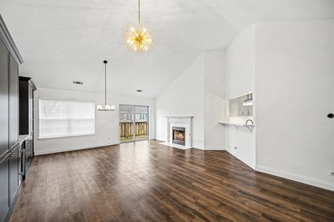 Tiny photo for 2012 N Silver Lake Road #2012, Arlington Heights, IL 60004 (MLS # 12579272)