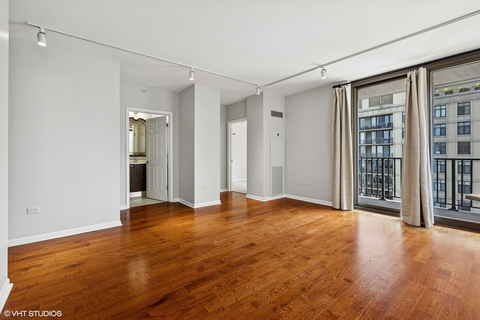 635 N Dearborn Street 2506