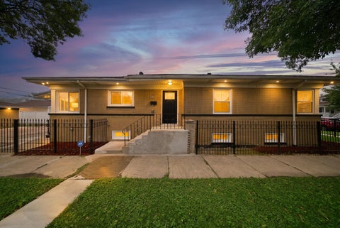 Tiny photo for 6601 S Francisco Avenue, Chicago, IL 60629 (MLS # 12755043)