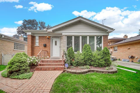 Photo of 5526 Washington Street, Morton Grove, IL 60053 (MLS # 12725765)