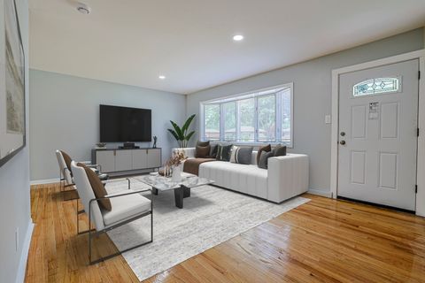 Tiny photo for 1703 Bonita Avenue, Mount Prospect, IL 60056 (MLS # 12492128)