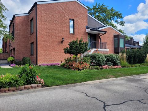 Tiny photo for 2S719 Williamsburg Court, Oak Brook, IL 60523 (MLS # 12524835)