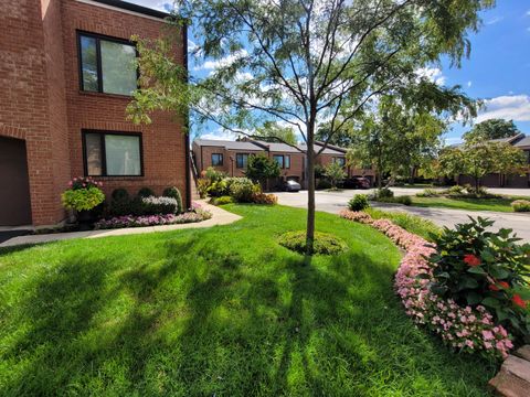 Tiny photo for 2S719 Williamsburg Court, Oak Brook, IL 60523 (MLS # 12524835)