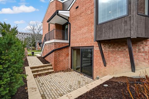 Tiny photo for 2S719 Williamsburg Court, Oak Brook, IL 60523 (MLS # 12524835)