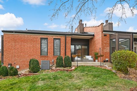 Tiny photo for 2S719 Williamsburg Court, Oak Brook, IL 60523 (MLS # 12524835)