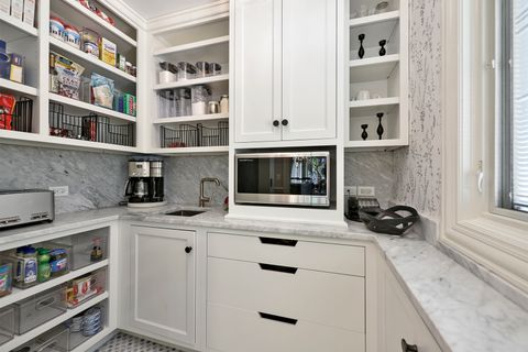 Tiny photo for 1877 Banbury Road, Inverness, IL 60067 (MLS # 12388615)