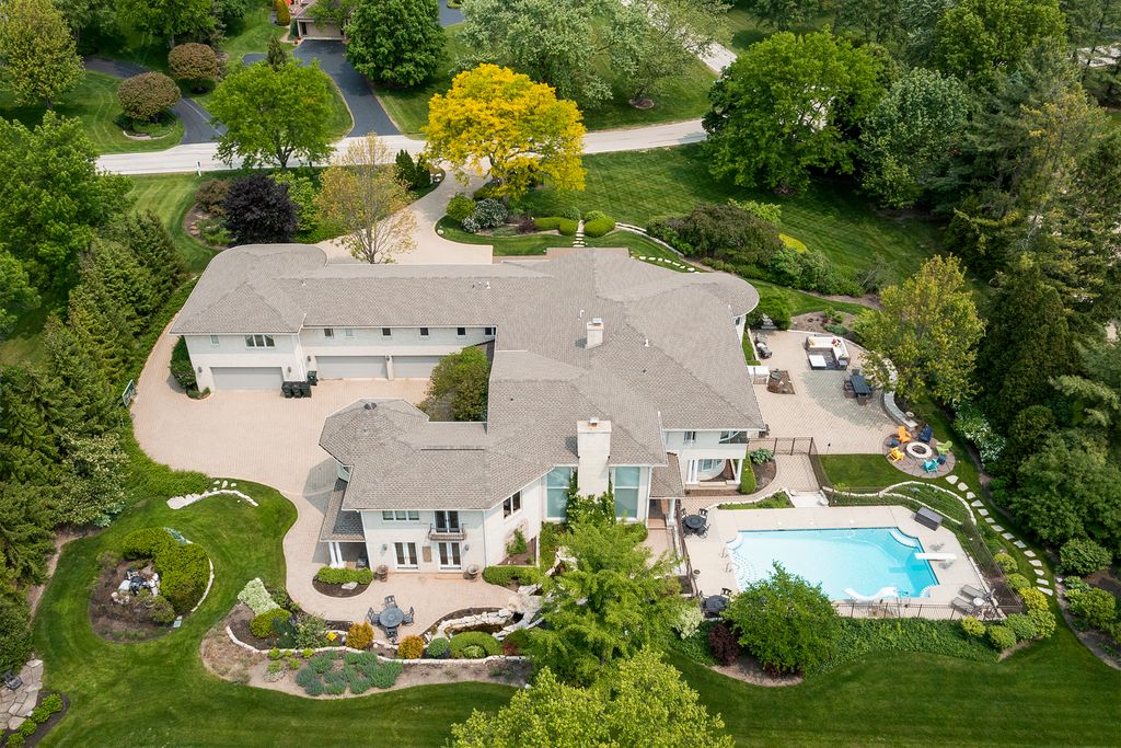 Photo for 1877 Banbury Road, Inverness, IL 60067 (MLS # 12388615)