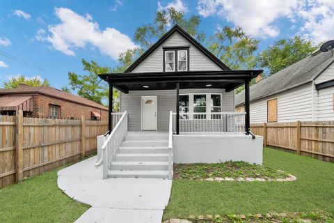 Photo of 11921 S Wentworth Avenue, Chicago, IL 60628 (MLS # 12522729)