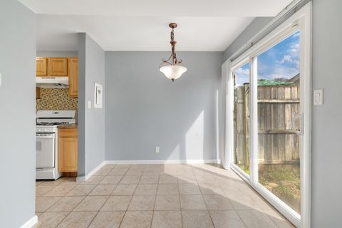 Tiny photo for 9 Fernwood Drive #N, Bolingbrook, IL 60440 (MLS # 12609545)