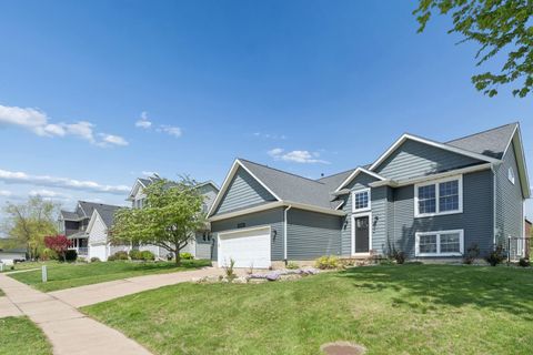 Tiny photo for 4038 Spartina Court, Bettendorf, IA 52722 (MLS # 12624787)
