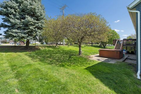 Tiny photo for 4038 Spartina Court, Bettendorf, IA 52722 (MLS # 12624787)