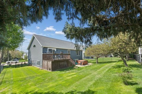 Tiny photo for 4038 Spartina Court, Bettendorf, IA 52722 (MLS # 12624787)