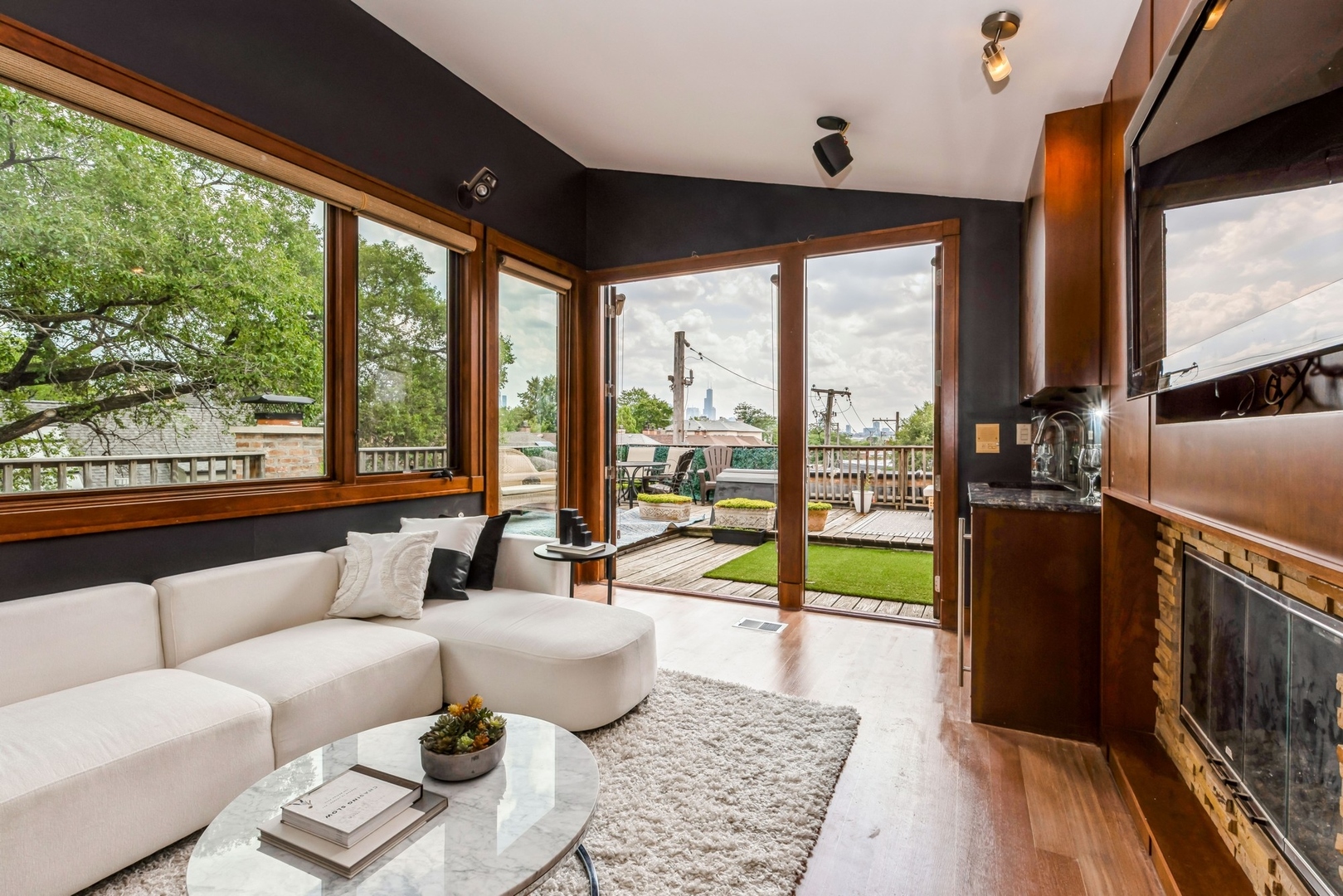 1349 W Webster Avenue 5