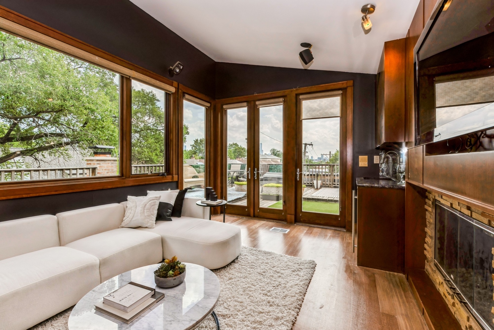 1349 W Webster Avenue 5
