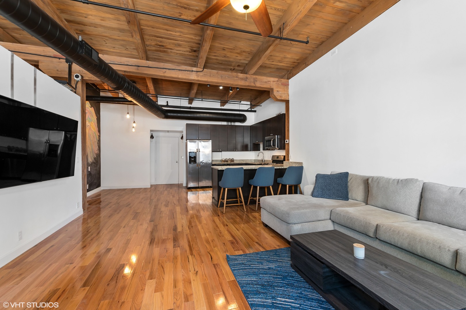 900 S WABASH Avenue 704