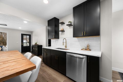 Tiny photo for 905 WISCONSIN Street, Le Claire, IA 52753 (MLS # QC4269921)