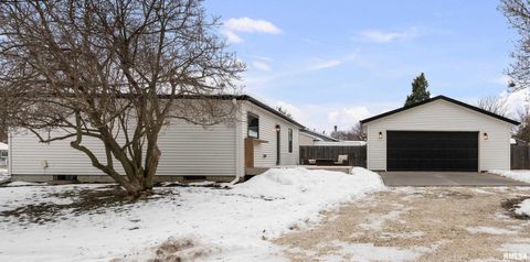 Tiny photo for 905 WISCONSIN Street, Le Claire, IA 52753 (MLS # QC4269921)