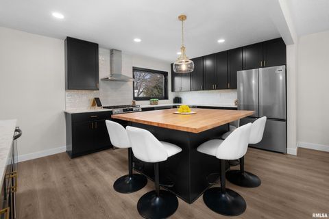 Tiny photo for 905 WISCONSIN Street, Le Claire, IA 52753 (MLS # QC4269921)