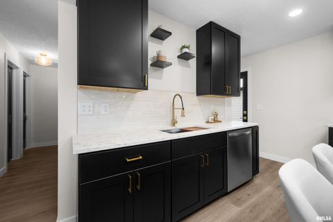 Tiny photo for 905 WISCONSIN Street, Le Claire, IA 52753 (MLS # QC4269921)