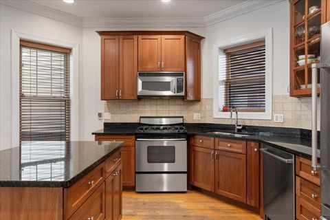 Tiny photo for 4950 N WINCHESTER Avenue #1, Chicago, IL 60640 (MLS # 12632642)