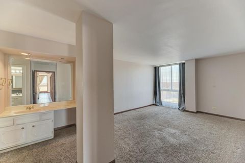 Tiny photo for 465 W Dominion Drive #1001, Wood Dale, IL 60191 (MLS # 12519750)