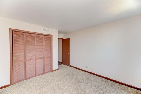 Tiny photo for 465 W Dominion Drive #1001, Wood Dale, IL 60191 (MLS # 12519750)