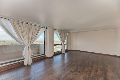 Tiny photo for 465 W Dominion Drive #1001, Wood Dale, IL 60191 (MLS # 12519750)