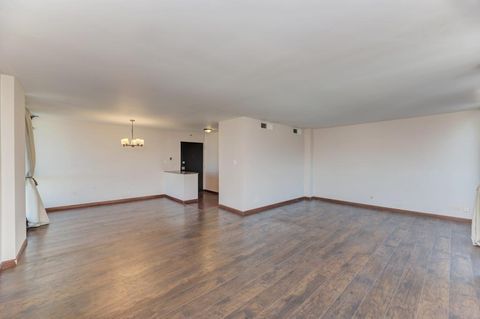 Tiny photo for 465 W Dominion Drive #1001, Wood Dale, IL 60191 (MLS # 12519750)