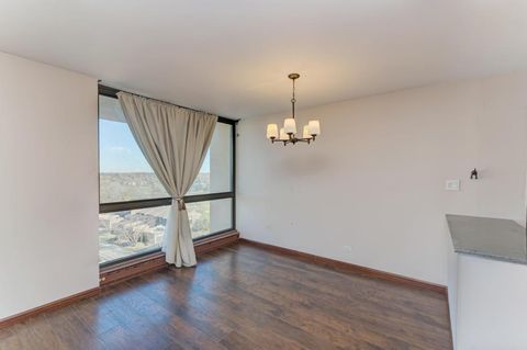 Tiny photo for 465 W Dominion Drive #1001, Wood Dale, IL 60191 (MLS # 12519750)