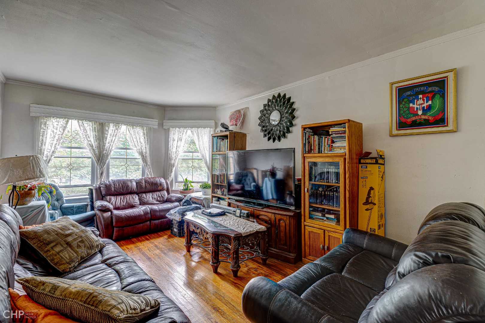 2832 N Mozart Street