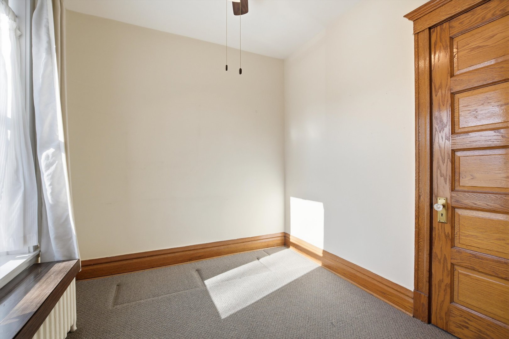 1736 W Farragut Avenue